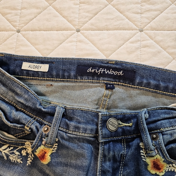 DriftWood Audrey Bird Embroidered Straight Leg Jeans! Size 27. - Picture 12 of 12